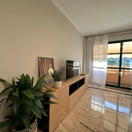 Daire En Con Piscina Marbella